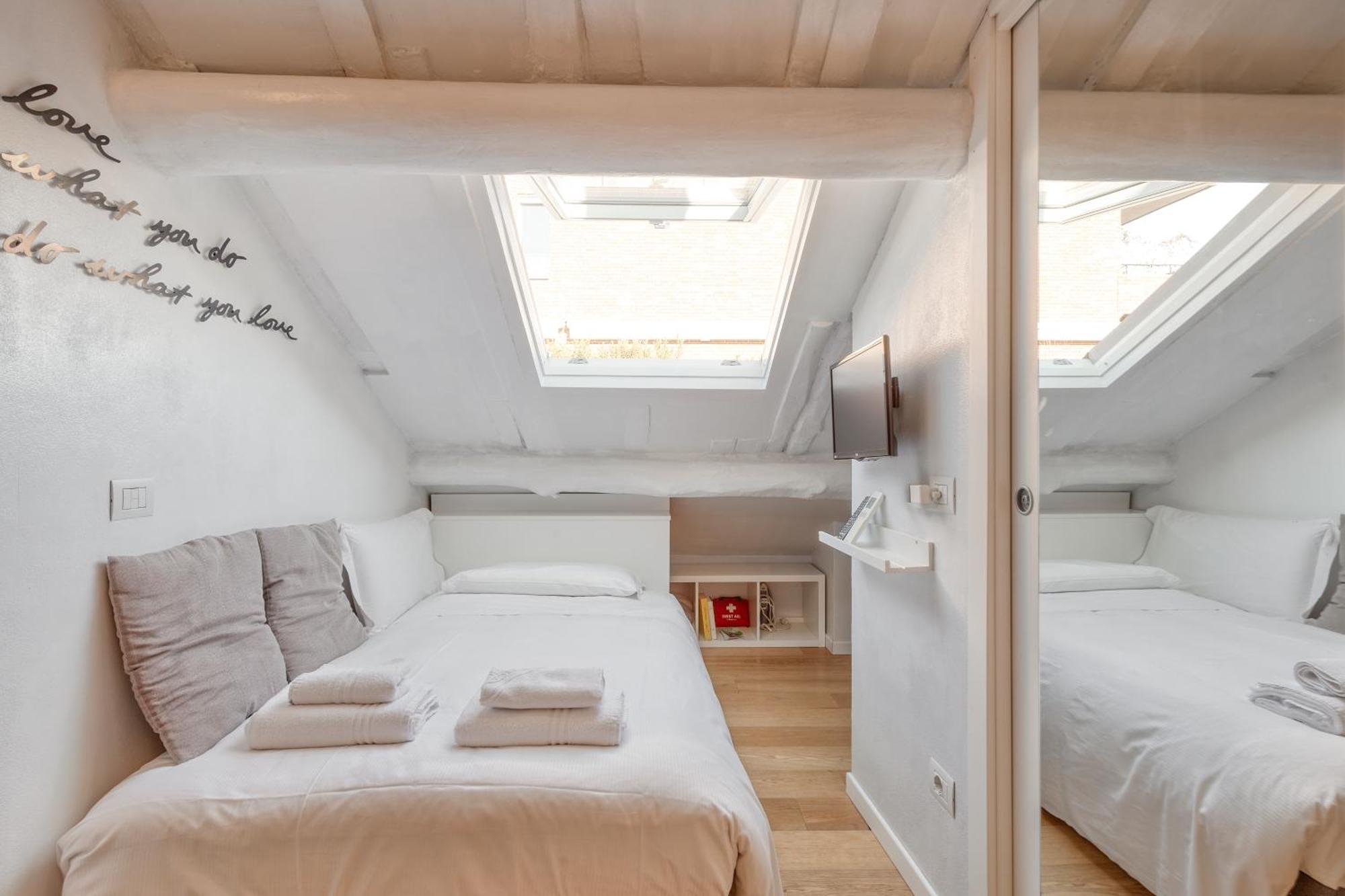 Bright Mini Studio In The Heart Of Milan Bagian luar foto